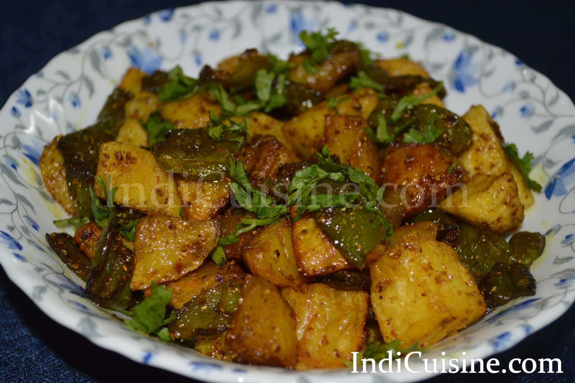 Fried Aloo Shimla Mirch Recipe, Potato Capsicum Vegetable Image, Recipe of Potato Capsicum